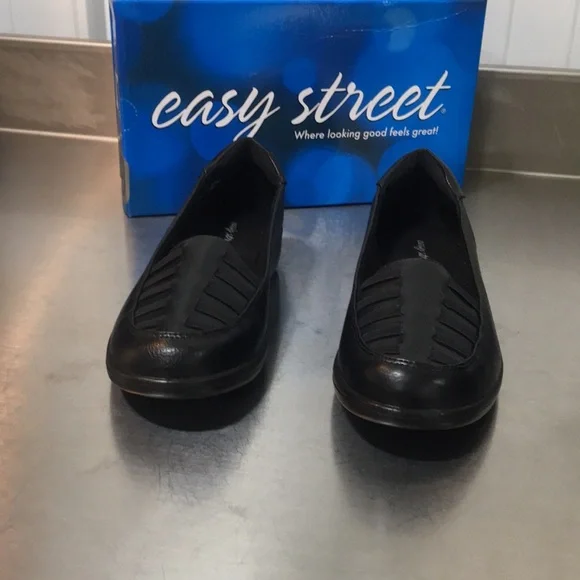New WB Woman’s Easy Street Women’s Black Slip-On Comfort Loafers - Picture 2 of 5